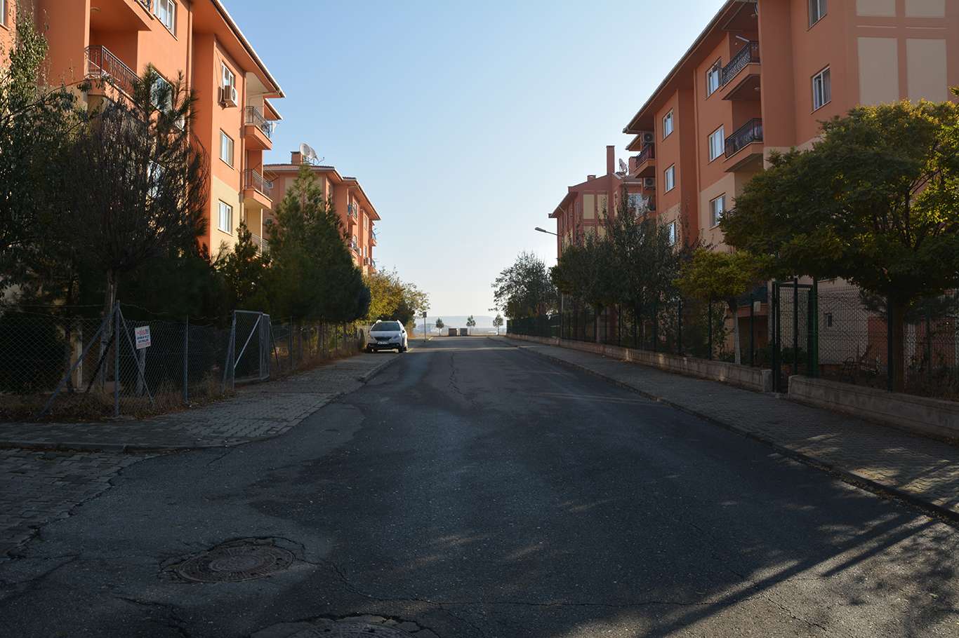 Askeri lojmanların bacalarından çıkan kömür dumanı vatandaşı mağdur ediyor